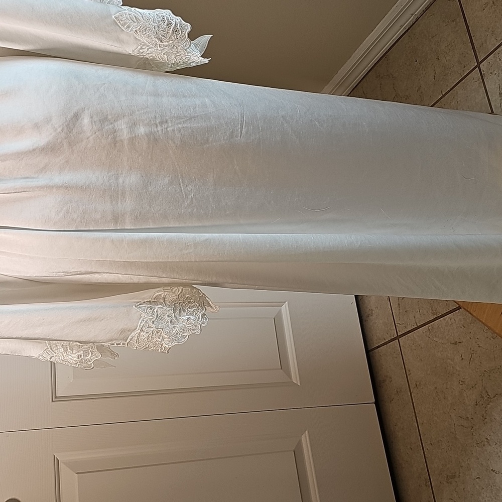 Meshki Ivory Satin Lace-Trim Robe - Picture 7 of 8